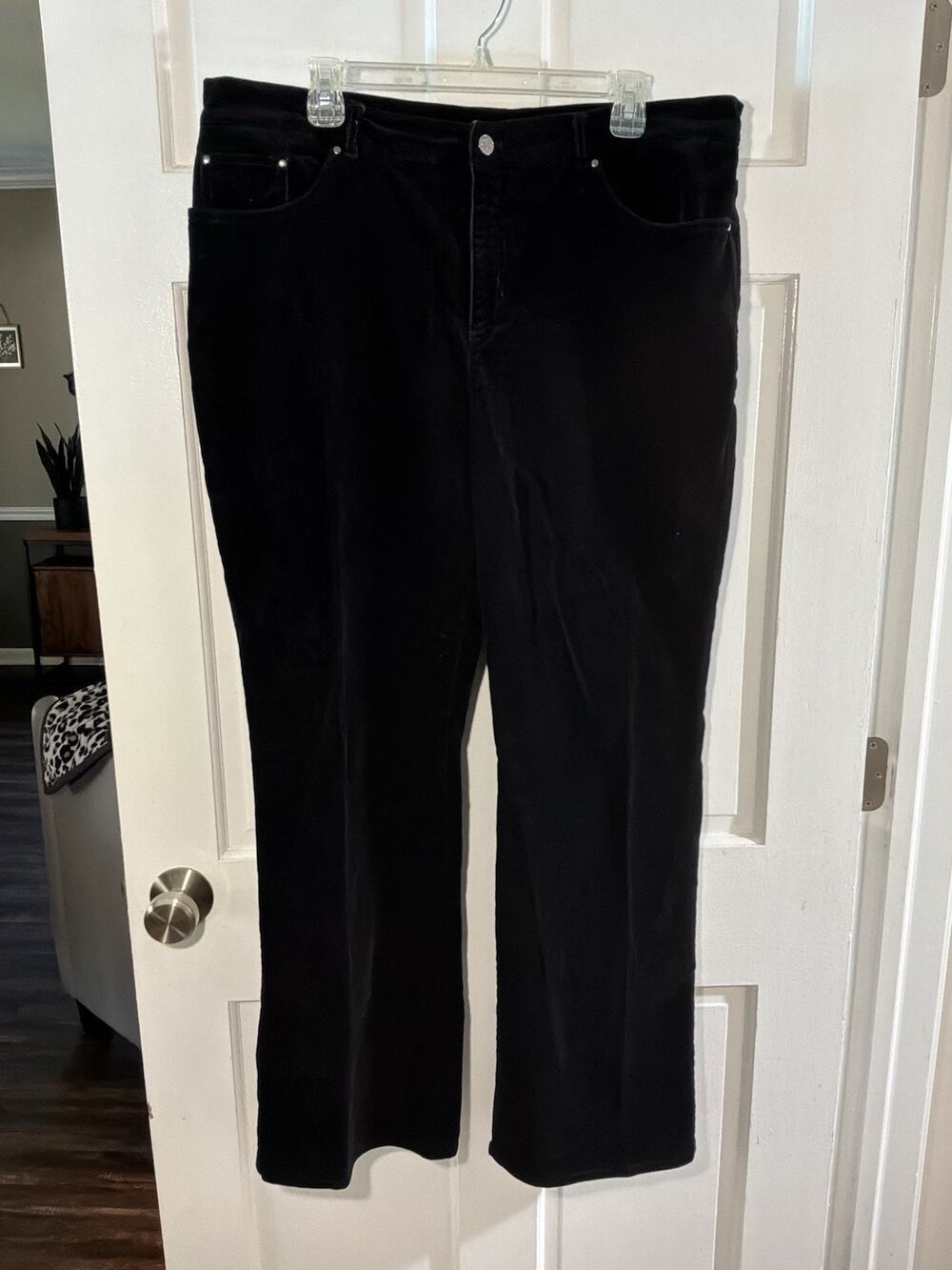 Ladies Jones of New York Black Corduroy Pants Size 16